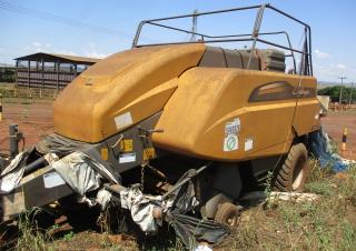 Presse per grandi imballaggi + Presse ad alta pressione Valtra 2270