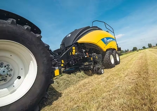 Presse per grandi imballaggi + Presse ad alta pressione New Holland BB 1270 RC Plus