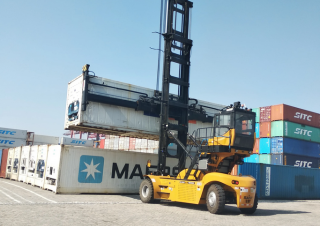Reach stacker Sany SDCE90K7