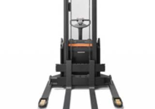Stoccatori per pallet Impilatori Walkie BT SWE 140 S