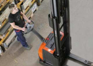 Stoccatori per pallet Impilatori Walkie BT SWE 160