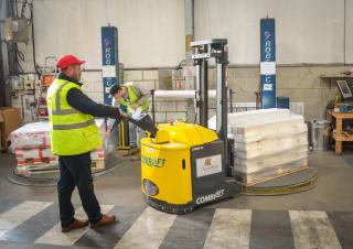 Stoccatori per pallet Impilatori Walkie Combi-Lift Combi CS 2000