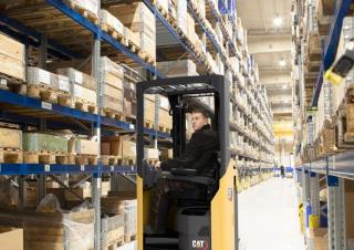 Stoccatori per pallet Stoccatori per pallet uomo seduto Caterpillar NSS12N2TF