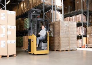 Stoccatori per pallet Stoccatori per pallet uomo seduto Caterpillar NSS20N2