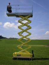 Piattaforme aeree a forbice Piattaforme aeree verticali a pantografo cingolate Weiss SAB AR-102