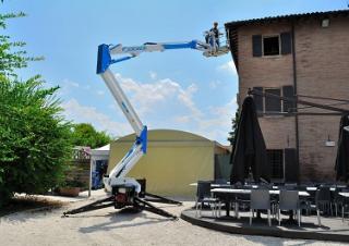 Piattaforme aeree articolate Piattaforme aeree articolate cingolate Socage SPJ 315