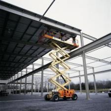 Piattaforme aeree a forbice Piattaforme aeree verticali a pantografo su ruote JLG 4394RT