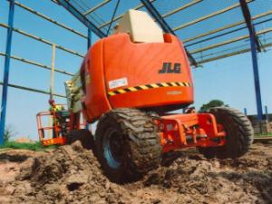Piattaforme aeree articolate Piattaforme aeree articolate gommate JLG 450AJ