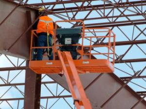Piattaforme aeree articolate telescopiche Piattaforme aeree telescopiche gommate JLG 600S