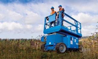 Piattaforme aeree a forbice Piattaforme aeree verticali a pantografo su ruote Genie GS-3369 DC