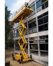 Piattaforme aeree a forbice Piattaforme aeree verticali a pantografo su ruote Haulotte H15 SX