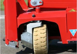 Piattaforme aeree a forbice Piattaforme aeree verticali a pantografo su ruote PB PB S 151-12 E