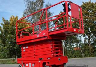 Piattaforme aeree a forbice Piattaforme aeree verticali a pantografo su ruote PB PB S140-12EC