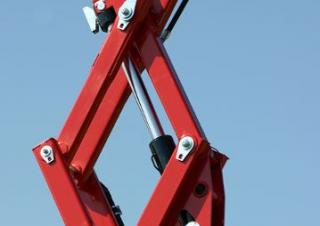 Piattaforme aeree a forbice Piattaforme aeree verticali a pantografo su ruote PB PB S171-12E