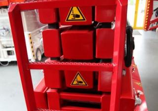 Piattaforme aeree a forbice Piattaforme aeree verticali a pantografo su ruote PB PB S171-12E