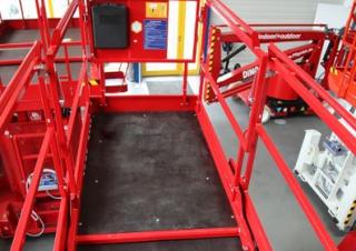 Piattaforme aeree a forbice Piattaforme aeree verticali a pantografo su ruote PB PB S171-12E