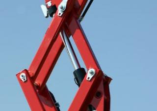Piattaforme aeree a forbice Piattaforme aeree verticali a pantografo su ruote PB PB S171-12ES