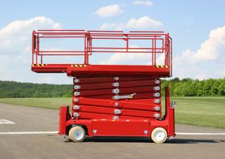 Piattaforme aeree a forbice Piattaforme aeree verticali a pantografo su ruote PB PB S171-12ES