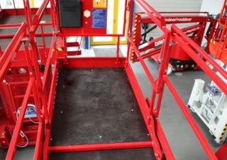 Piattaforme aeree a forbice Piattaforme aeree verticali a pantografo su ruote PB PB S171-12ES