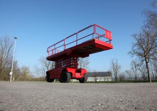 Piattaforme aeree a forbice Piattaforme aeree verticali a pantografo su ruote PB PB S175-19E 4x4