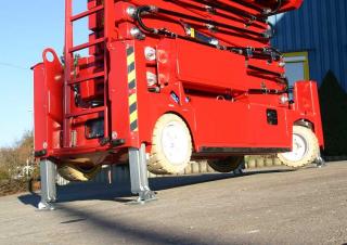 Piattaforme aeree a forbice Piattaforme aeree verticali a pantografo su ruote PB PB S225-12ES