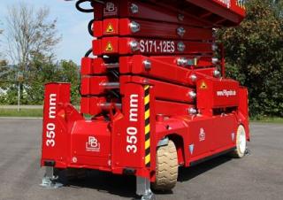 Piattaforme aeree a forbice Piattaforme aeree verticali a pantografo su ruote PB PB S225-12ES
