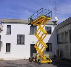 Piattaforme aeree a forbice Piattaforme aeree verticali a pantografo su ruote AIRO XL 11 E