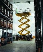 Piattaforme aeree a forbice Piattaforme aeree verticali a pantografo su ruote AIRO XL 16 E