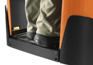 Transpallet elettr. a timone guida terra BT LPE 200