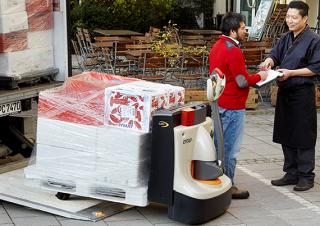 Transpallet elettr. a timone guida terra Crown WP 3210