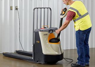 Transpallet elettr. a timone guida terra Crown WP 3245