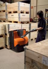 Transpallet elettr. a timone guida terra BT LWE 140