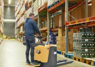 Carrelli retrattili Transpallet uomo in piedi Caterpillar NPV20QL