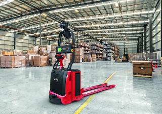 Carrelli retrattili Transpallet uomo in piedi Linde T-MATIC
