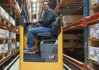 Carrelli retrattili Transpallet uomo seduto Caterpillar NPS20N2