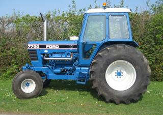 Trattori con trazione 2D Ford-NH 7700
