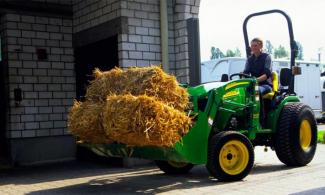 Veicoli Veicoli comunali multiuso diesel John Deere 2027 R
