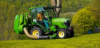 Veicoli Trattori per uso municipale John Deere 2320