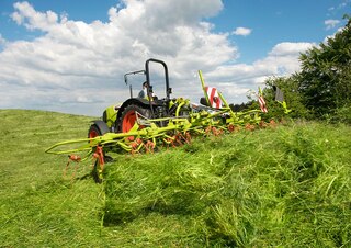 Trattrici agricole - trazione a 4 ruote Claas Elios 210 Basic 