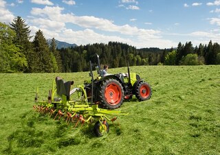 Trattrici agricole - trazione a 4 ruote Claas Elios 210 Basic 