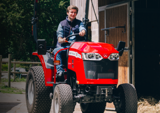 Trattrici agricole - trazione a 4 ruote Massey Ferguson MF 1735 M