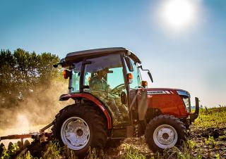 Trattrici agricole - trazione a 4 ruote Massey Ferguson MF 1735 M