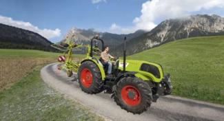 Trattori con trazione 2D Claas Elios 210