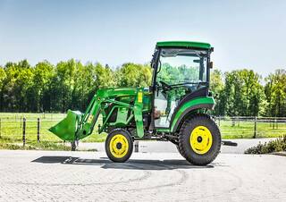Veicoli Veicoli comunali multiuso diesel John Deere 2032 R