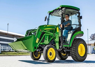 Veicoli Veicoli comunali multiuso diesel John Deere 2032 R