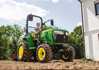 Veicoli Veicoli comunali multiuso diesel John Deere 3025 E