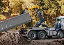 Autocarri con cassone ribaltabile roll off Palfinger P 10