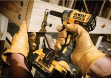 Avvitatori ad inpulsi a batteria DEWALT DCF890