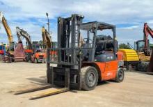 Carrelli elevatori frontali a gas Heli CPQD 10
