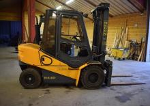 Carrelli elevatori frontali diesel Heden 8440